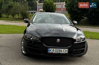 Седан Jaguar XE 2019 в 
