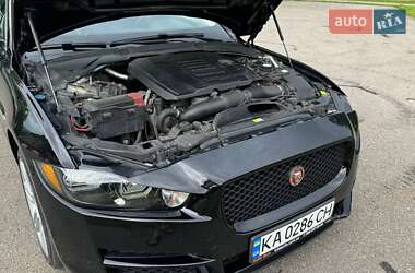 Седан Jaguar XE 2019 в 