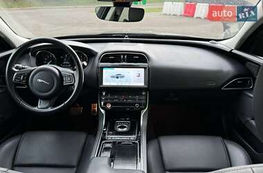 Седан Jaguar XE 2019 в 