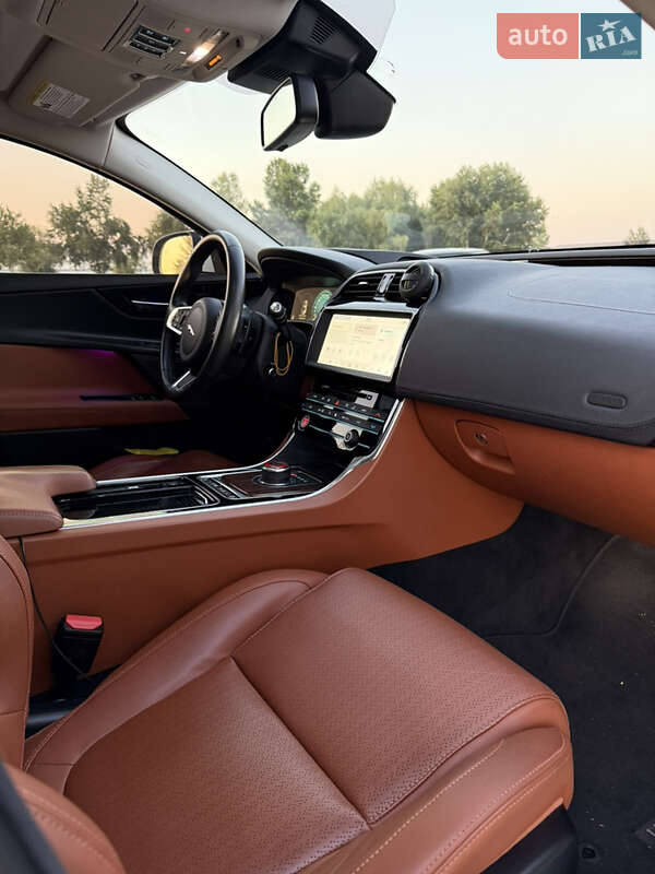 Седан Jaguar XE 2017 в Черкассах