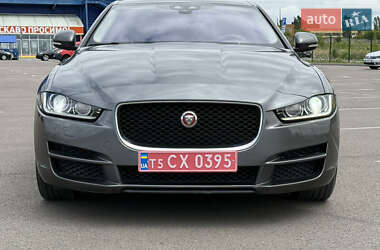 Седан Jaguar XE 2017 в 