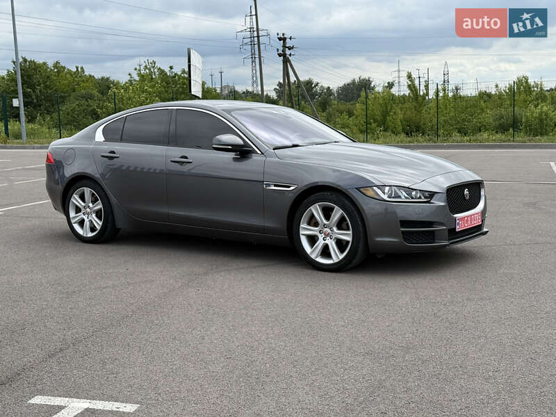 Седан Jaguar XE 2017 в Вараше
