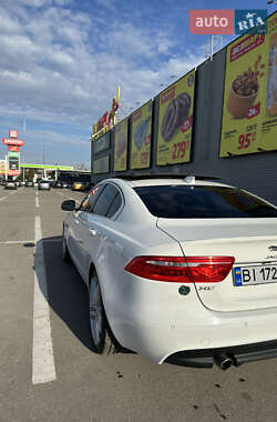 Седан Jaguar XE 2018 в 