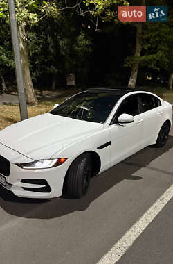 Седан Jaguar XE 2019 в Одесі