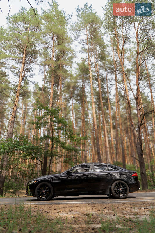 Седан Jaguar XE 2016 в Киеве