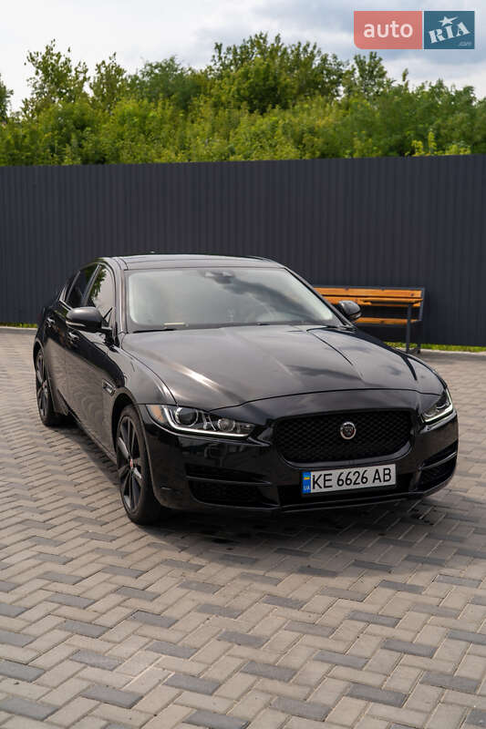 Седан Jaguar XE 2016 в Киеве