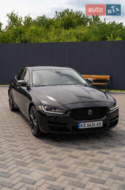Седан Jaguar XE 2016 в 