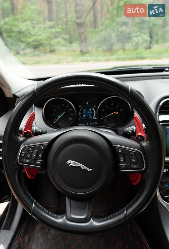 Седан Jaguar XE 2016 в Киеве