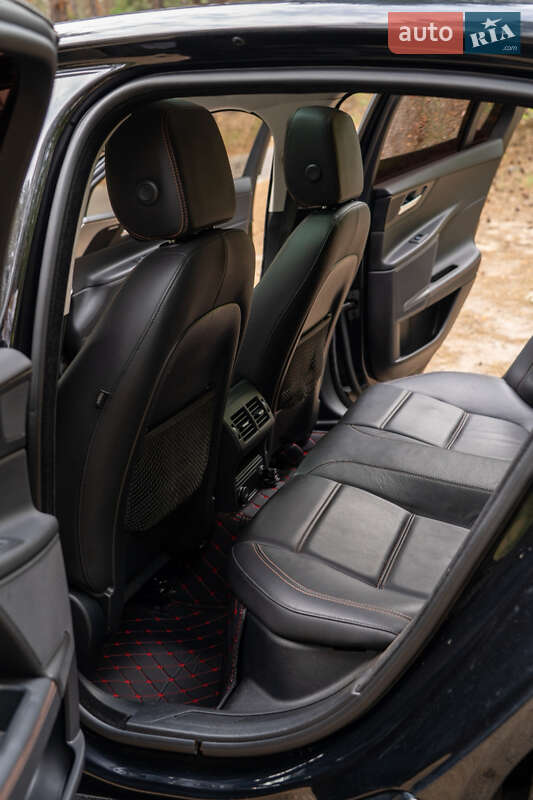 Седан Jaguar XE 2016 в Киеве