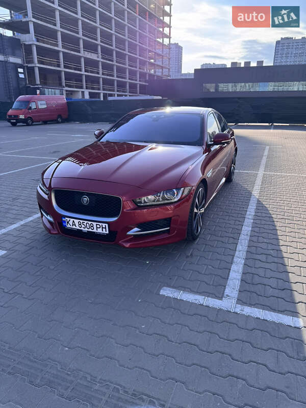Седан Jaguar XE 2016 в Киеве