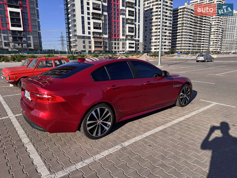 Седан Jaguar XE 2016 в Киеве
