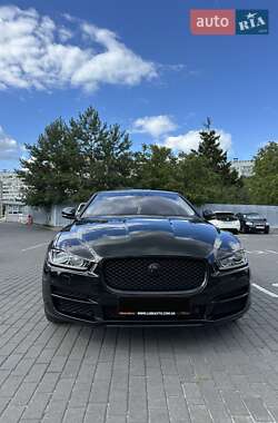 Седан Jaguar XE 2017 в 