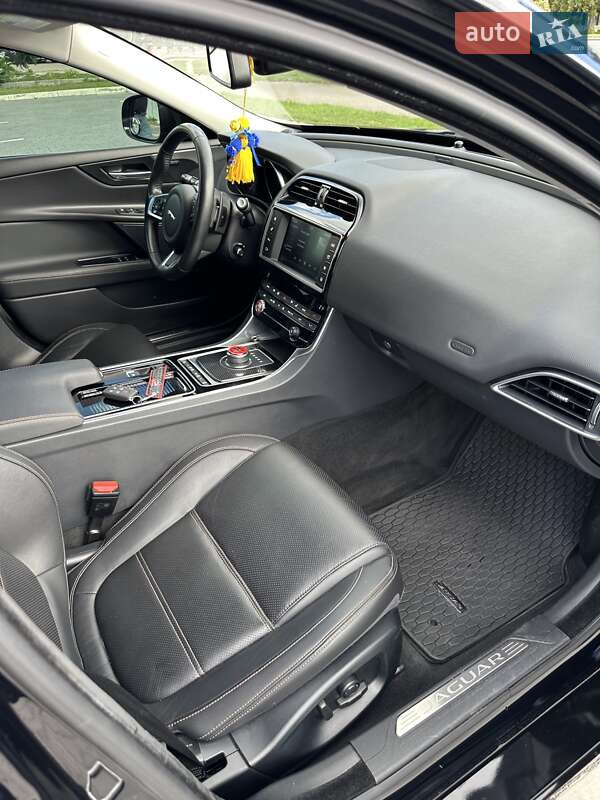 Седан Jaguar XE 2017 в Киеве фото 15 Седан Jaguar XE 2017 в Киеве