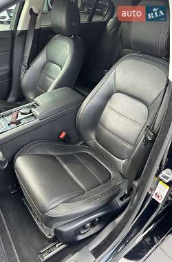Седан Jaguar XE 2017 в 