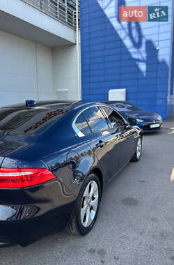 Седан Jaguar XE 2017 в 