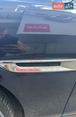 Седан Jaguar XE 2017 в 