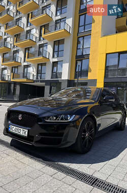 Седан Jaguar XE 2016 в Львові