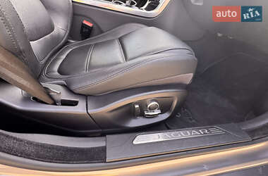 Седан Jaguar XE 2020 в 