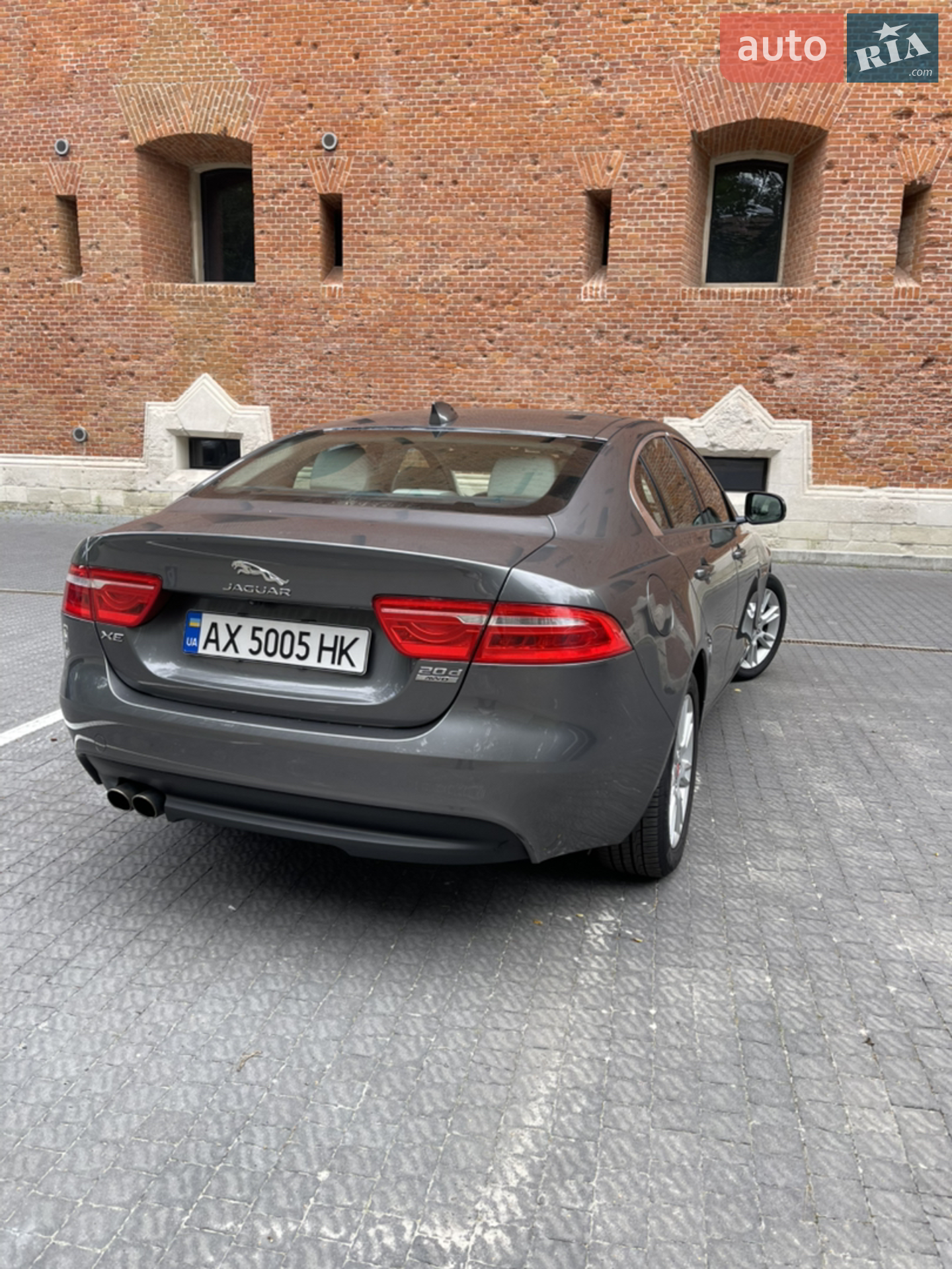 2017 Jaguar XE - мініатюра 3