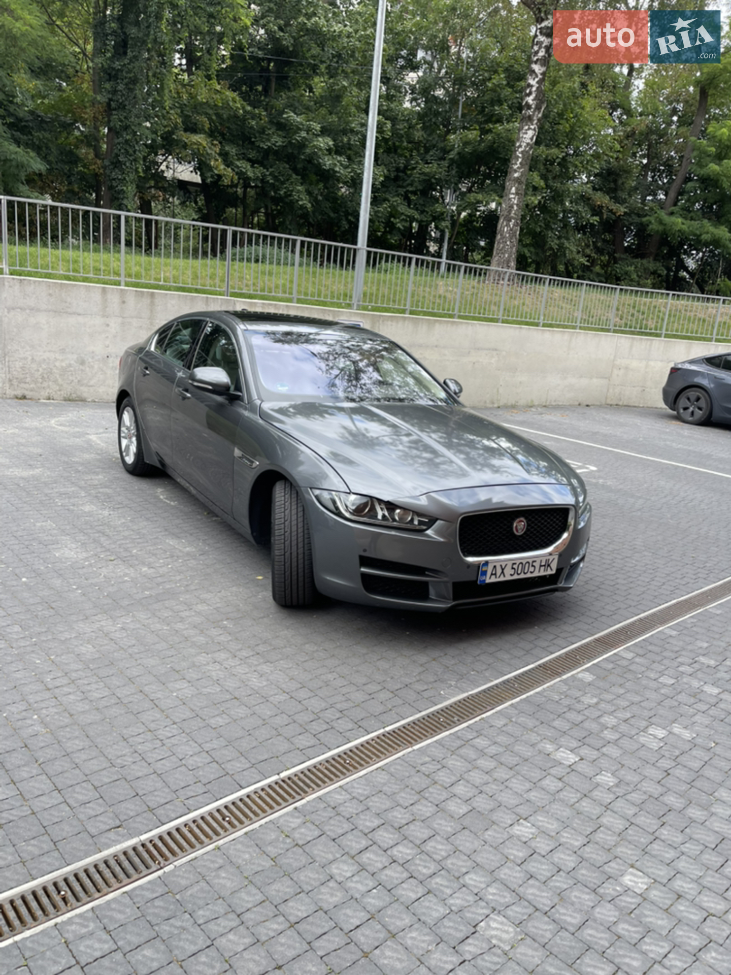 2017 Jaguar XE - мініатюра 15