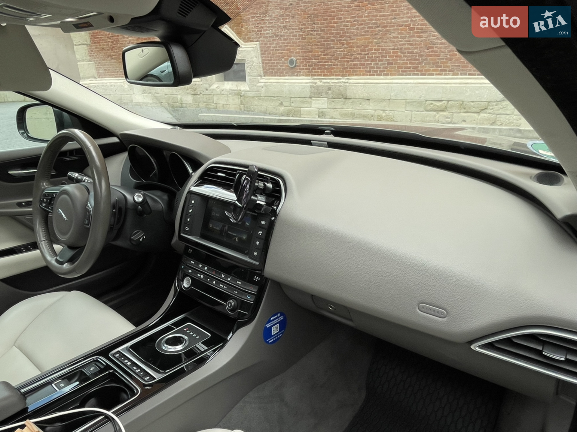 2017 Jaguar XE - мініатюра 19
