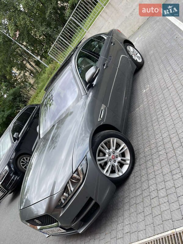 Седан Jaguar XE 2017 в Львове фото 24 Седан Jaguar XE 2017 в Львове