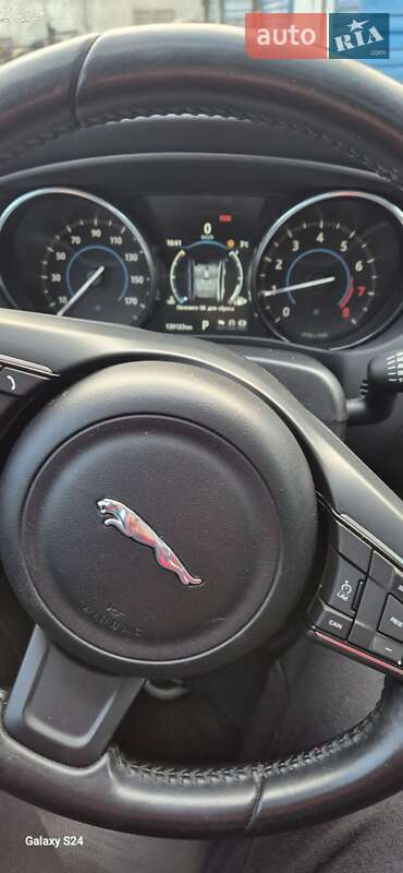 Седан Jaguar XE 2016 в Харкові