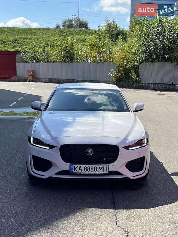 Седан Jaguar XE 2020 в Киеве