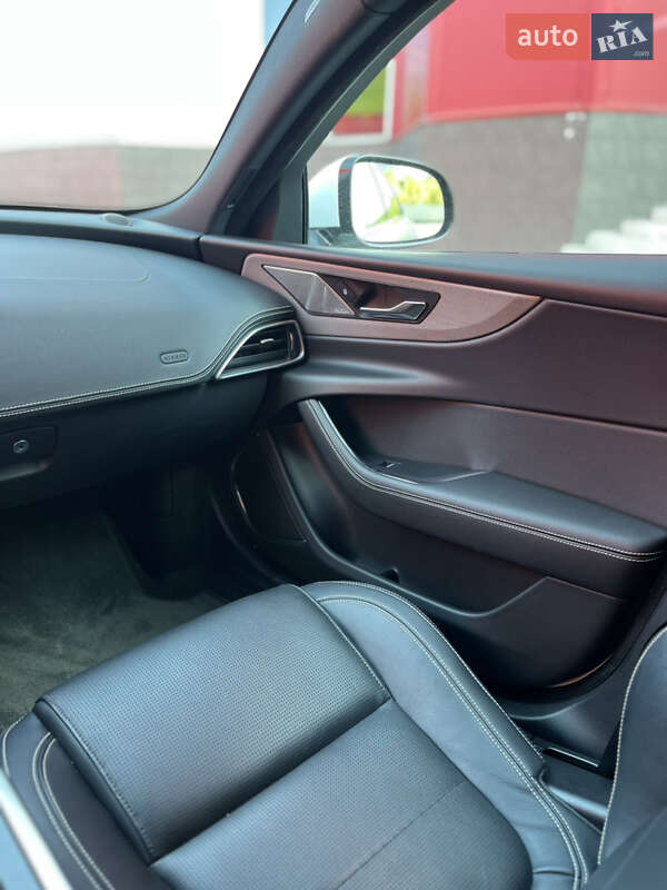 Седан Jaguar XE 2020 в Киеве