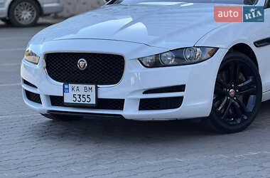 Седан Jaguar XE 2017 в 