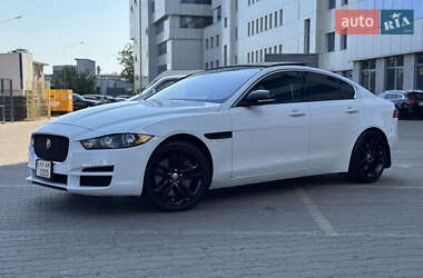 Седан Jaguar XE 2017 в 