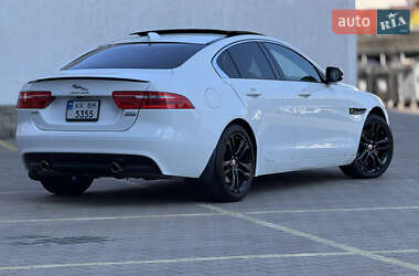 Седан Jaguar XE 2017 в 