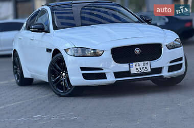 Седан Jaguar XE 2017 в 