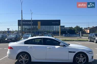 Седан Jaguar XE 2015 в 
