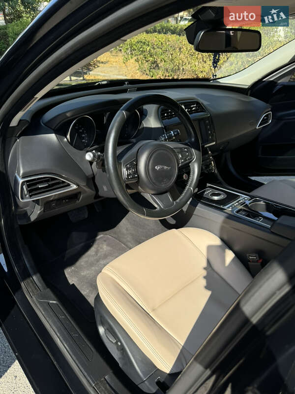 Седан Jaguar XE 2016 в Киеве