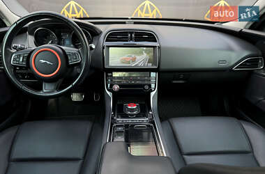 Седан Jaguar XE 2019 в 