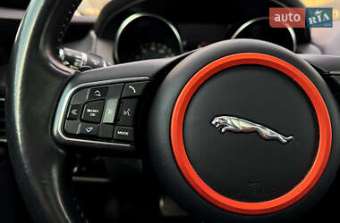 Седан Jaguar XE 2019 в 