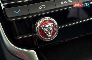 Седан Jaguar XE 2019 в 
