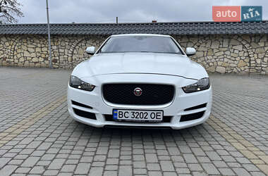 Седан Jaguar XE 2016 в 
