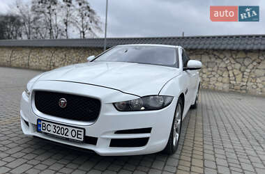 Седан Jaguar XE 2016 в 