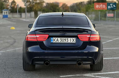 Седан Jaguar XE 2016 в 