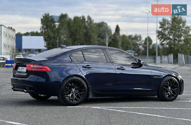 Седан Jaguar XE 2016 в 