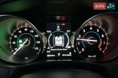 Седан Jaguar XE 2018 в 