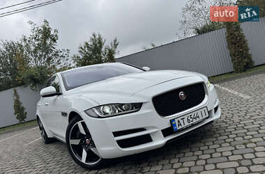 Седан Jaguar XE 2016 в 