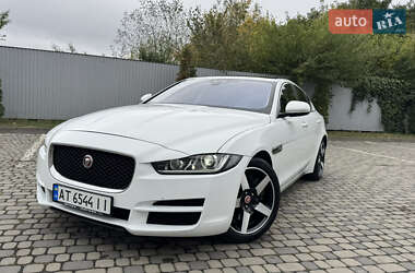 Седан Jaguar XE 2016 в 