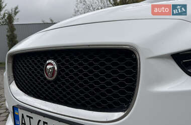 Седан Jaguar XE 2016 в 