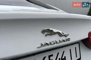 Седан Jaguar XE 2016 в 