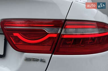 Седан Jaguar XE 2016 в 
