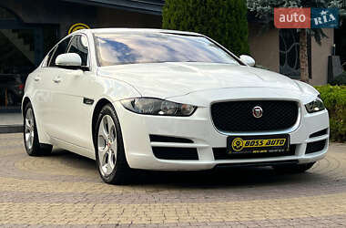 Седан Jaguar XE 2016 в Львове