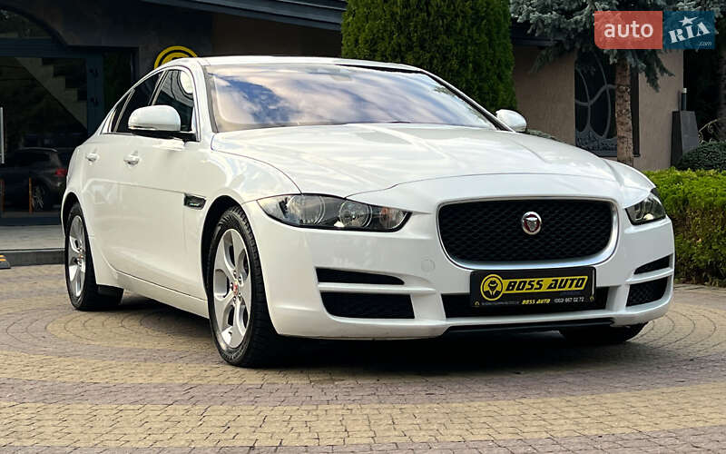Седан Jaguar XE 2016 в 